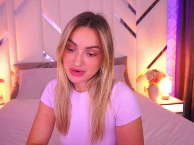 FloraGreys live cam on BongaCams