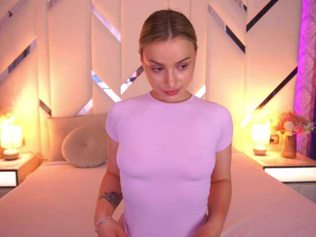 FloraGreys live cam on BongaCams