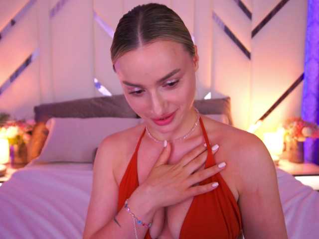FloraGreys live cam on BongaCams