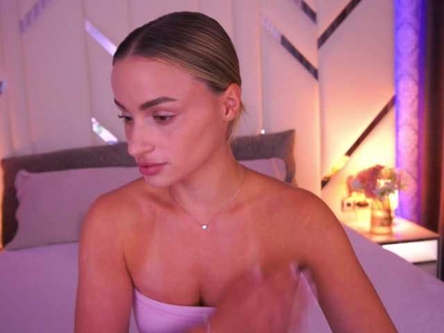 FloraGreys live cam