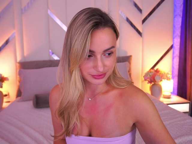 FloraGreys live cam on BongaCams