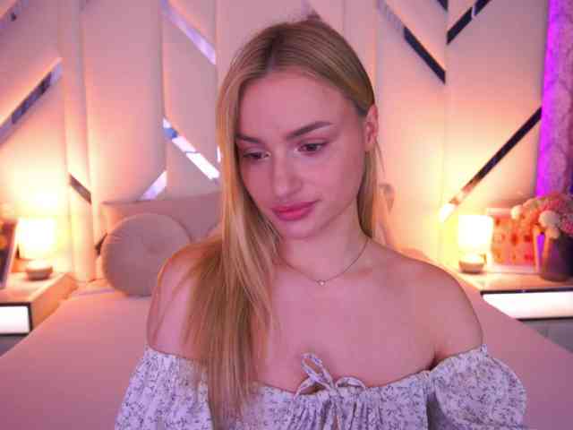 FloraGreys Live Webcam on BongaCams