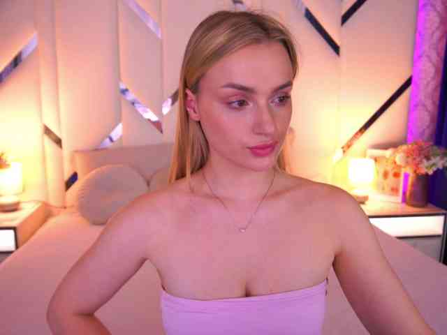 FloraGreys Live Webcam on BongaCams
