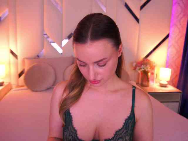 FloraGreys Live Webcam on BongaCams