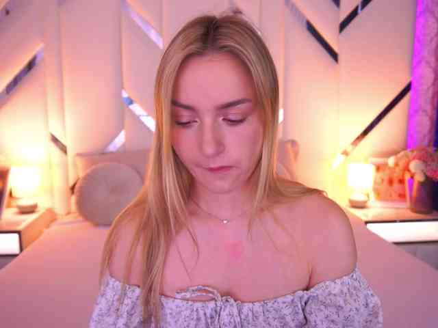 FloraGreys Live Webcam on BongaCams