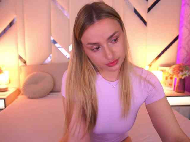 FloraGreys Live Webcam on BongaCams