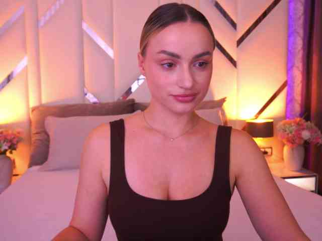 adult live chat FloraGreys