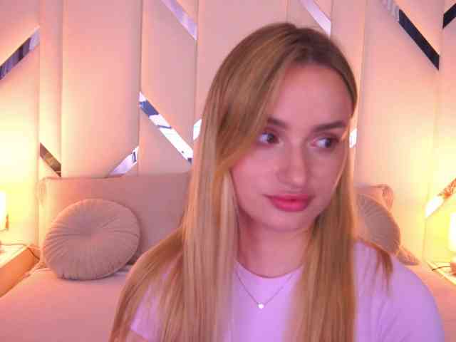 FloraGreys Live Webcam on BongaCams