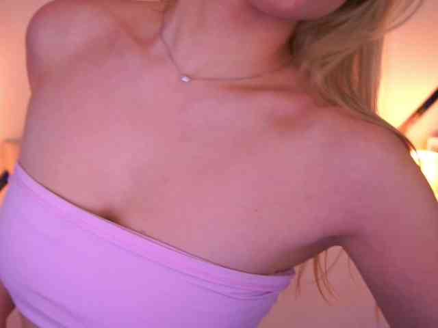 FloraGreys Live Webcam on BongaCams