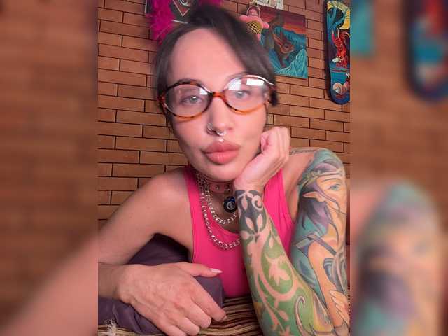 CosmoV1be live cam on BongaCams