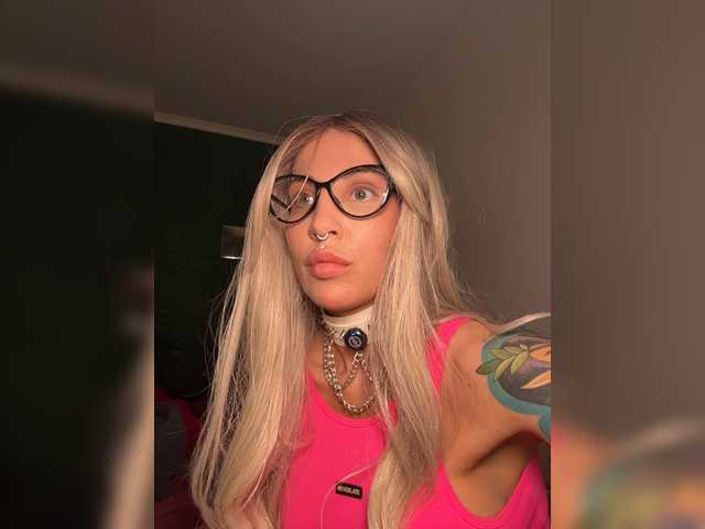 CosmoV1be live cam on BongaCams