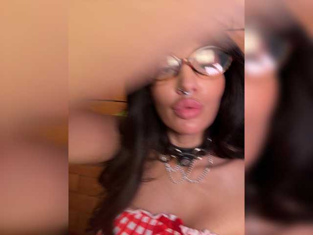 CosmoV1be live cam on BongaCams