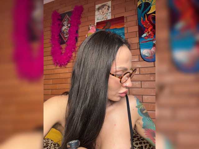 CosmoV1be live cam on BongaCams