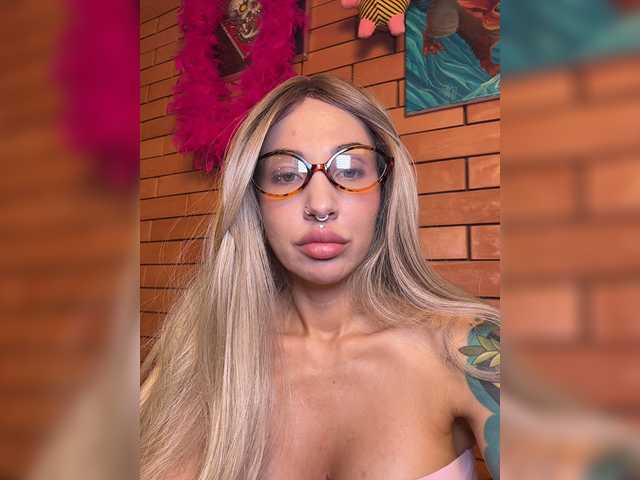 CosmoV1be live cam on BongaCams