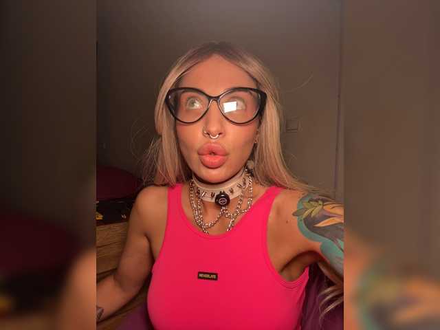 CosmoV1be live cam on BongaCams