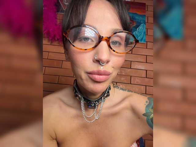 CosmoV1be live cam on BongaCams