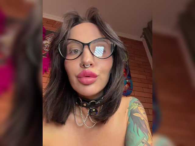 CosmoV1be live cam on BongaCams