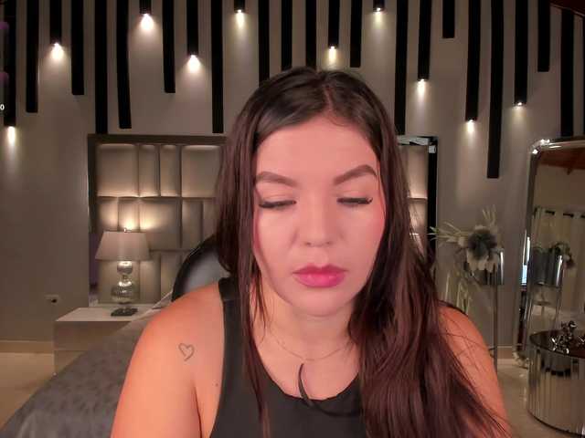 ValeriaRoldan live cam on BongaCams