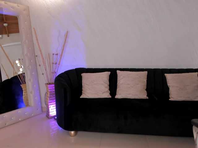 ValeriaRoldan live cam on BongaCams