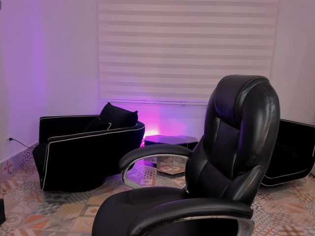 ValeriaRoldan live cam on BongaCams