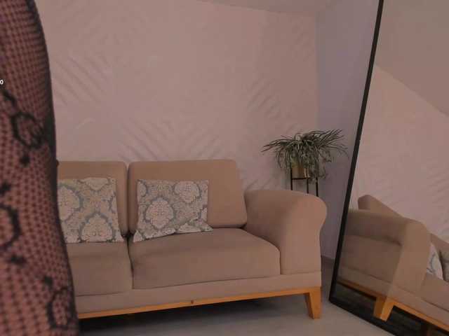 le modèle ValeriaRoldan est en webcam porno dans un show sur le site bongacams, il possède les tags suivants: Latino/Hispanic,Brunette,Shaved