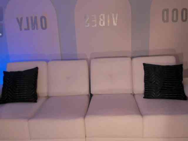 Valeriaroldan's live stream