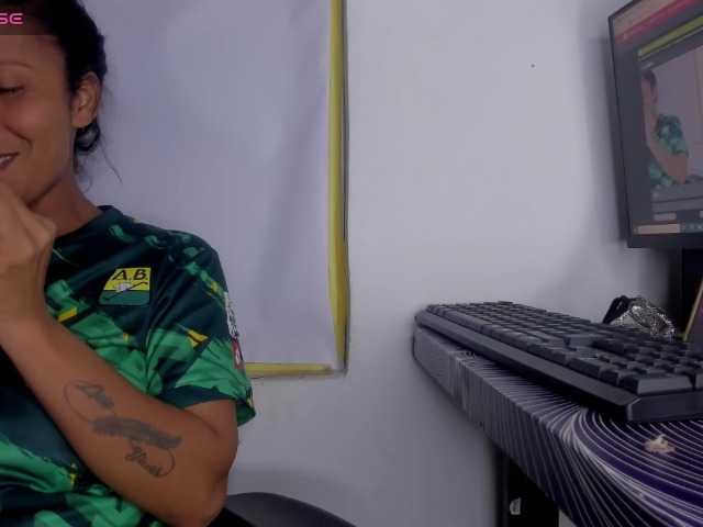 nentia-horny live cam on BongaCams