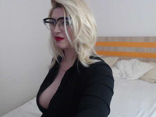 ElizabethRaegan's BongaCams show and profile