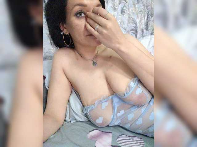 Lois-Lorrie's BongaCams show and profile