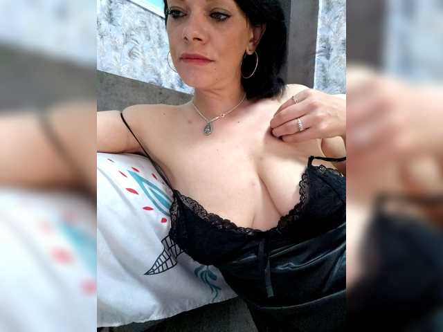 Lois-Lorrie's BongaCams show and profile