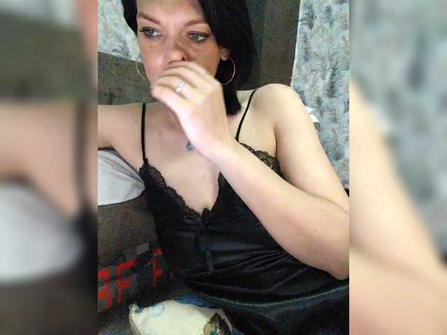 Lois-Lorrie's BongaCams show and profile