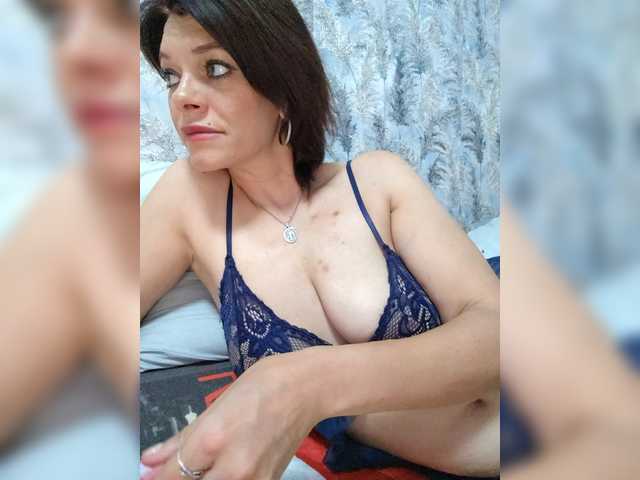 Lois-Lorrie live cam on BongaCams