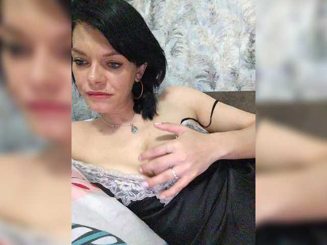 Sex chat gratuit in direct cu Lois-Lorrie pe BongaCams