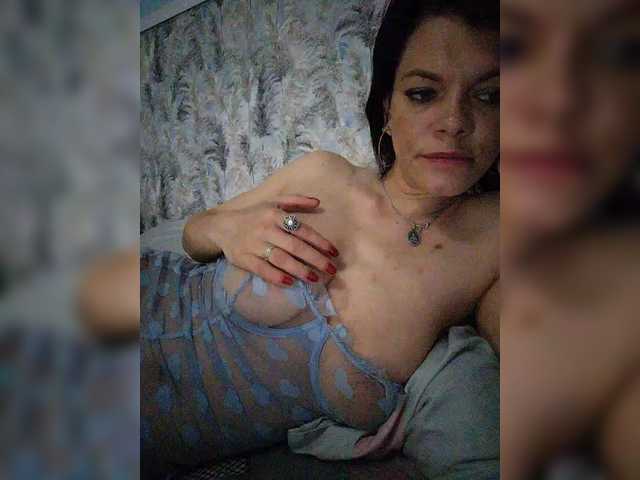 Lois-Lorrie's BongaCams show and profile