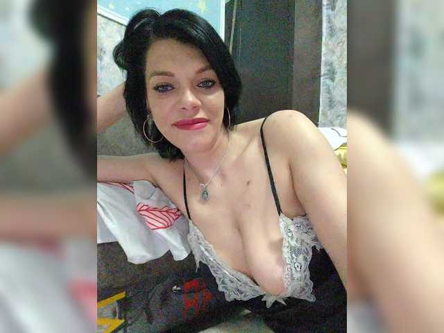 Lois-Lorrie's BongaCams show and profile
