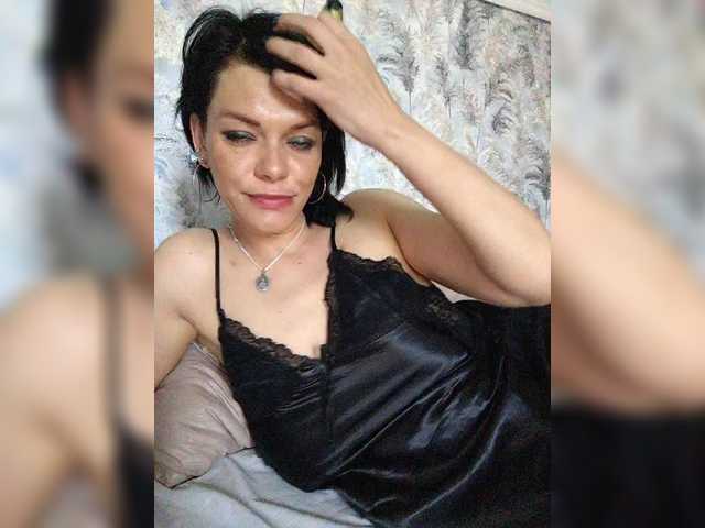 Sex chat gratuit in direct cu Lois-Lorrie pe BongaCams