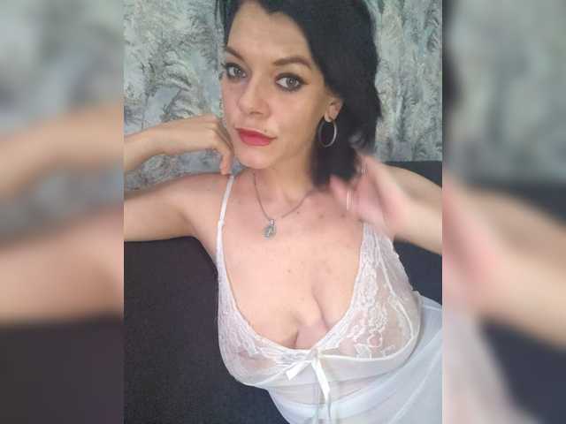 Sex chat gratuit in direct cu Lois-Lorrie pe BongaCams