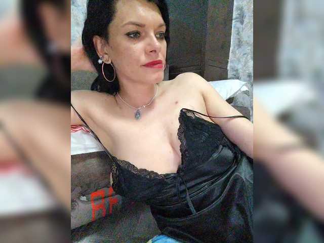 Lois-Lorrie's BongaCams show and profile