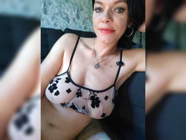 Sex chat gratuit in direct cu Lois-Lorrie pe BongaCams