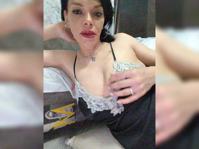 Sex chat gratuit in direct cu Lois-Lorrie pe BongaCams