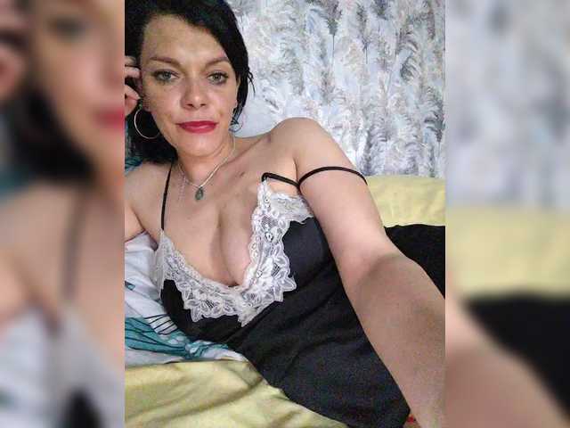 Lois-Lorrie's BongaCams show and profile