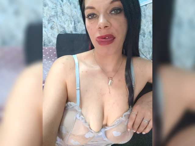 Lois-Lorrie — live female cam