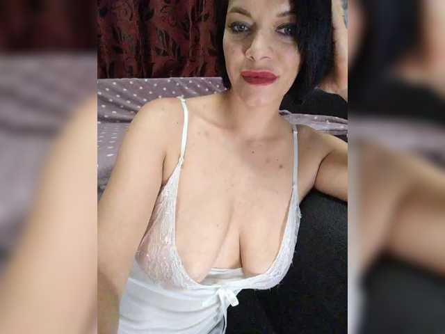 Live трансляция Lois-Lorrie - slutnetki.online