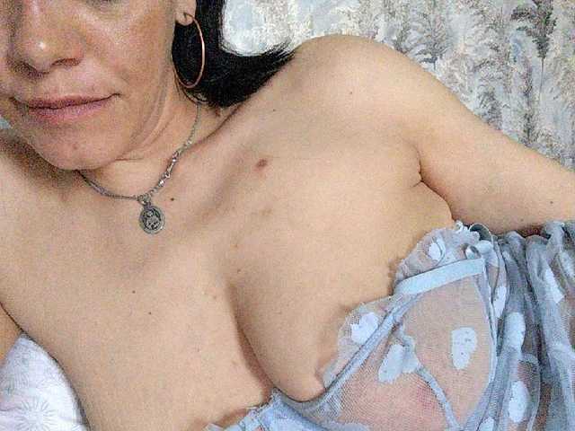 Sex chat gratuit in direct cu Lois-Lorrie pe BongaCams