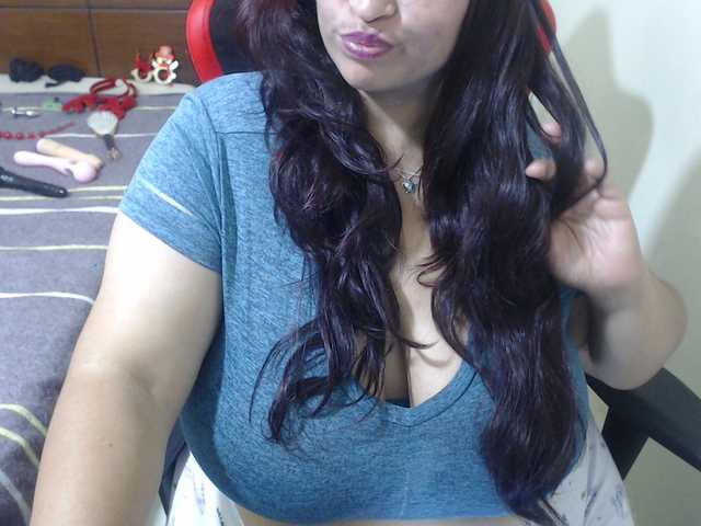 le modèle CamilaSexHot est en webcam porno dans un show sur le site bongacams, il possède les tags suivants: Latino/Hispanic,Brunette,Trimmed