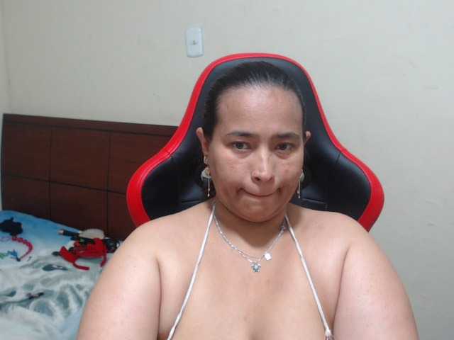 CamilaSexHot live cam preview