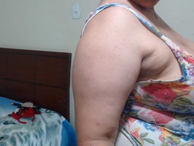 CamilaSexHot live cam preview