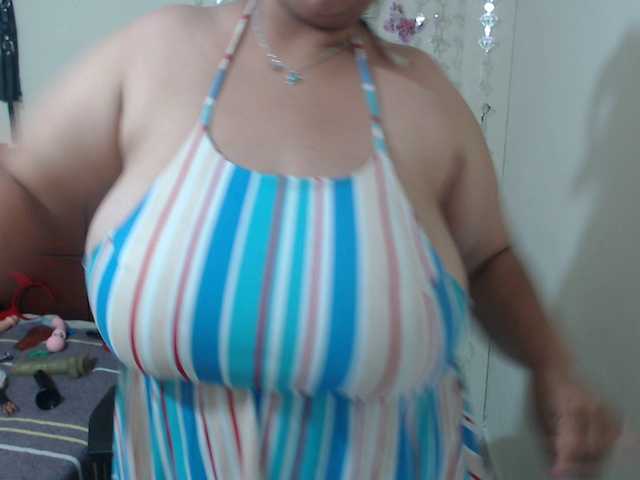 le modèle CamilaSexHot est en webcam porno dans un show sur le site bongacams, il possède les tags suivants: Latino/Hispanic,Brunette,Trimmed
