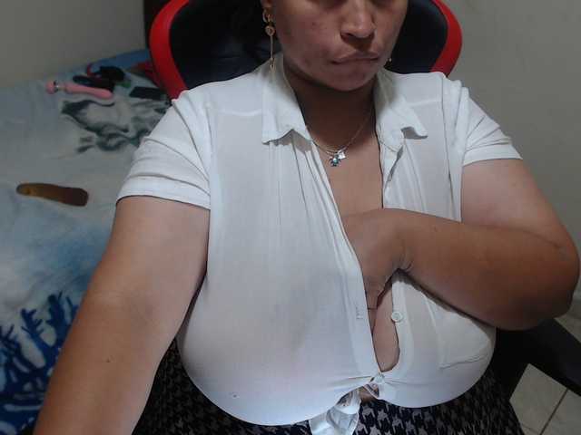 CamilaSexHot live cam preview