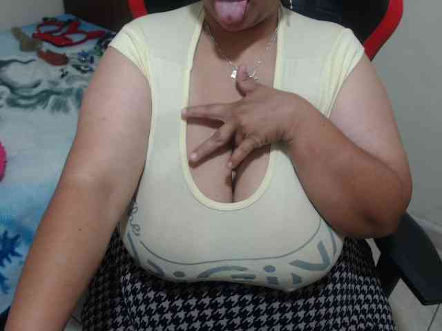 CamilaSexHot webcam
